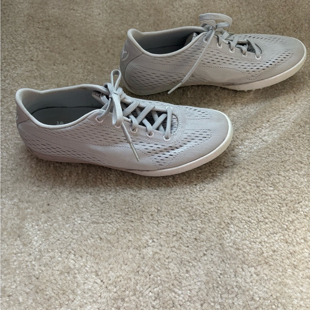 EUC Women’s Puma 6.5 Gray/White Golf Sneaker - Picture 3 of 7